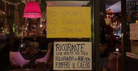 Bari, «no gruppi, no tavolate, no stress»: nel rione Carrassi c'è un bar che rifiuta le comitive
